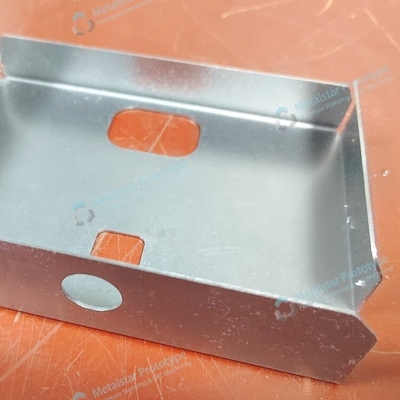 Prototipo di piegatura di lamiera di alluminio a rotazione rapida utilizzato per il dispositivo