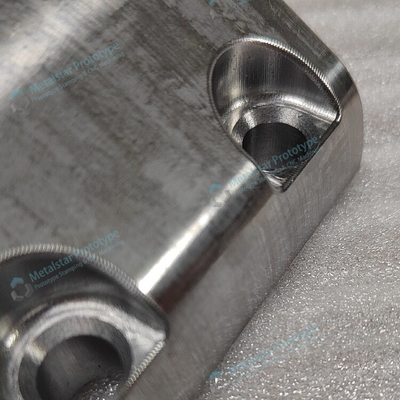 Prototipi di lavorazione CNC in acciaio mite di qualità utilizzati per motocicli